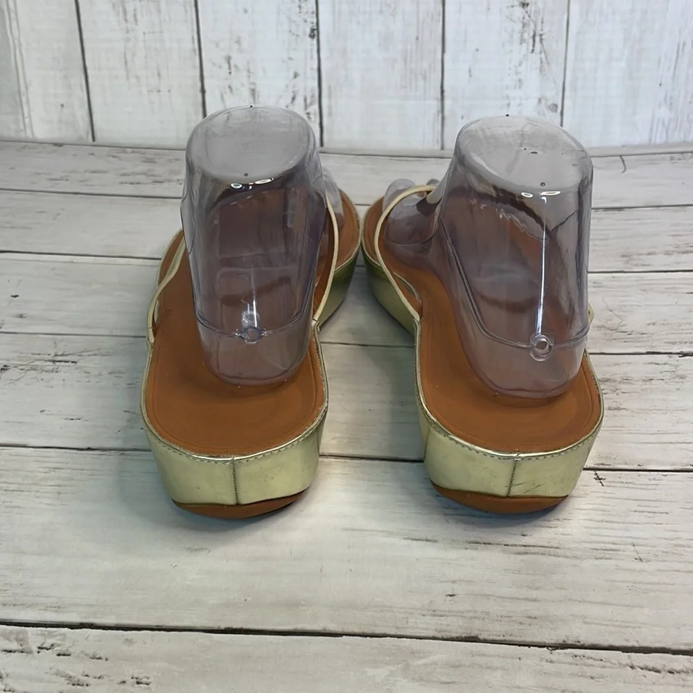 Fitflop Gold Leather Wedge Thong Sandal - Picture 6 of 14